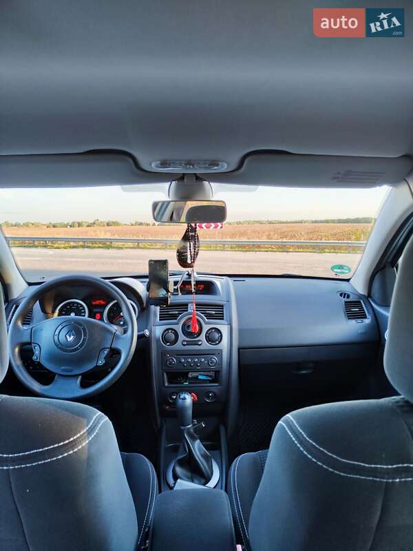 Седан Renault Megane 2005 в Ромнах