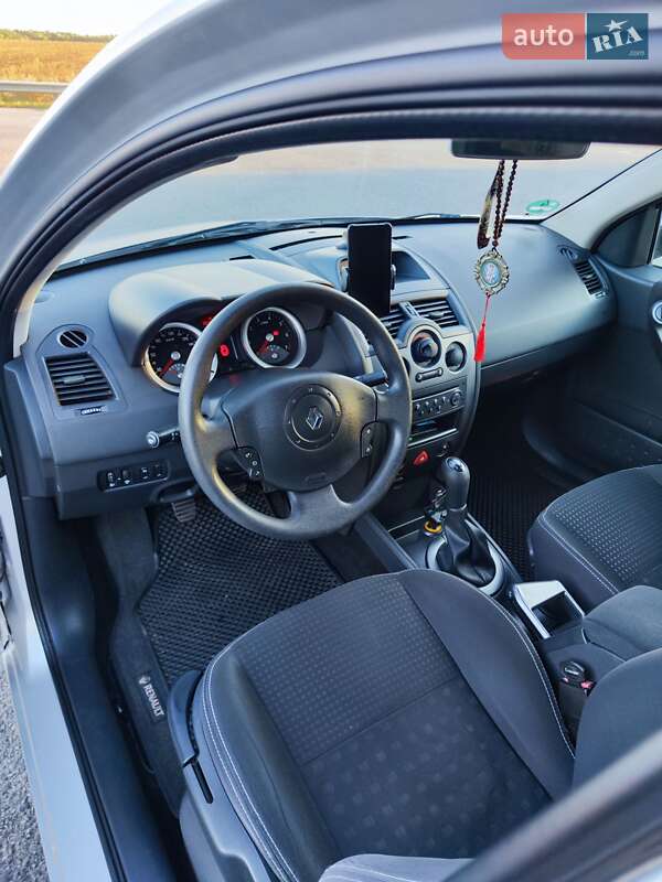 Седан Renault Megane 2005 в Ромнах