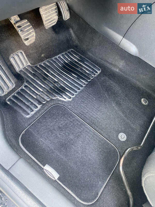 Универсал Renault Megane 2011 в Житомире фото 28 Универсал Renault Megane 2011 в Житомире