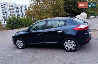 Хэтчбек Renault Megane 2010 в 