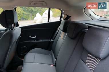 Хэтчбек Renault Megane 2010 в 