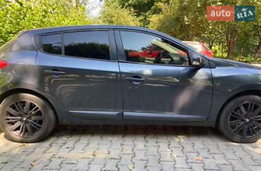 Хэтчбек Renault Megane 2010 в 
