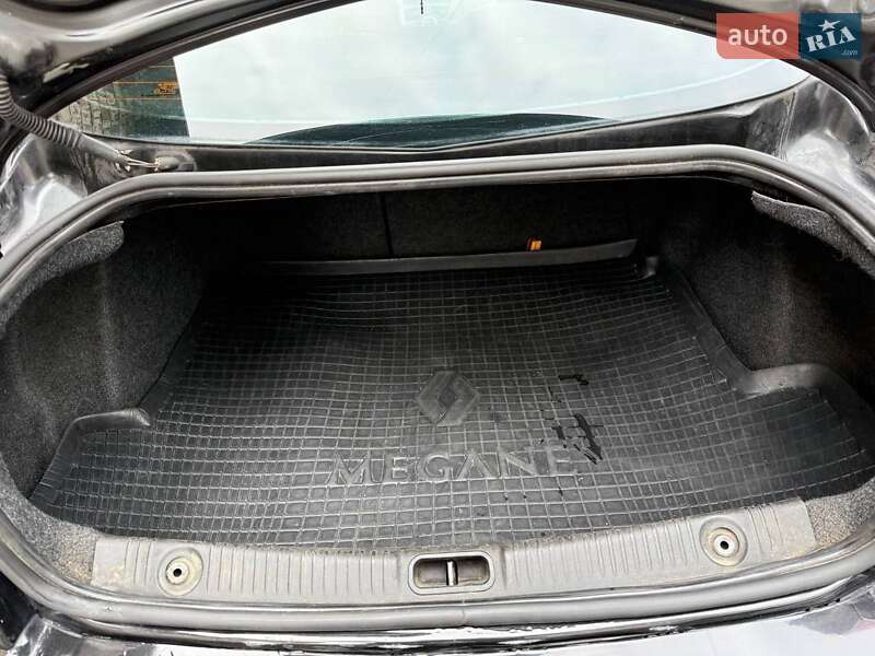Седан Renault Megane 2006 в Вишневом фото 14 Седан Renault Megane 2006 в Вишневом