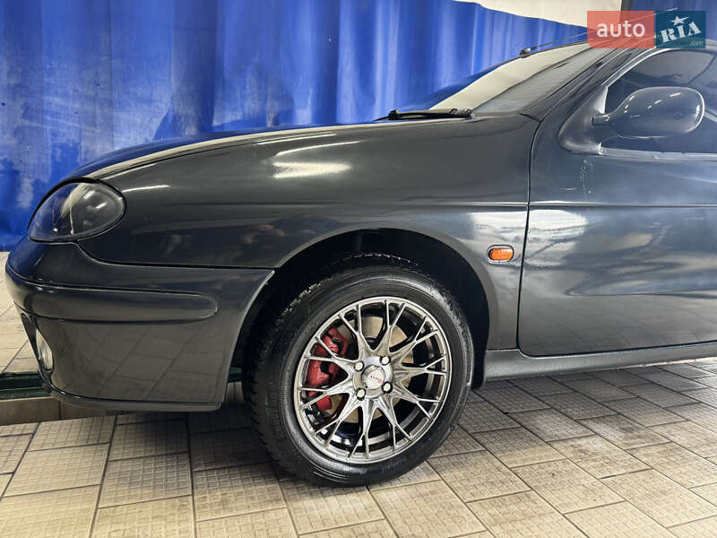 Купе Renault Megane 2000 в Городке