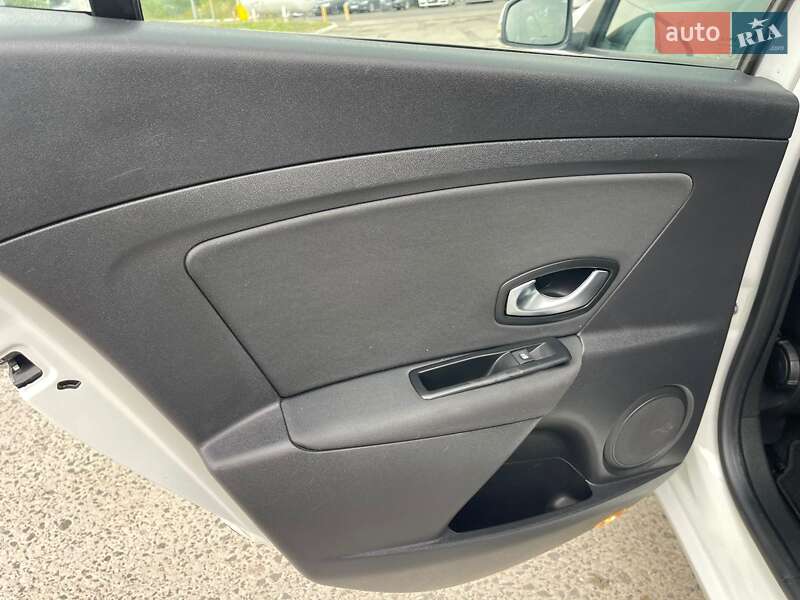 Универсал Renault Megane 2011 в Ужгороде фото 32 Универсал Renault Megane 2011 в Ужгороде