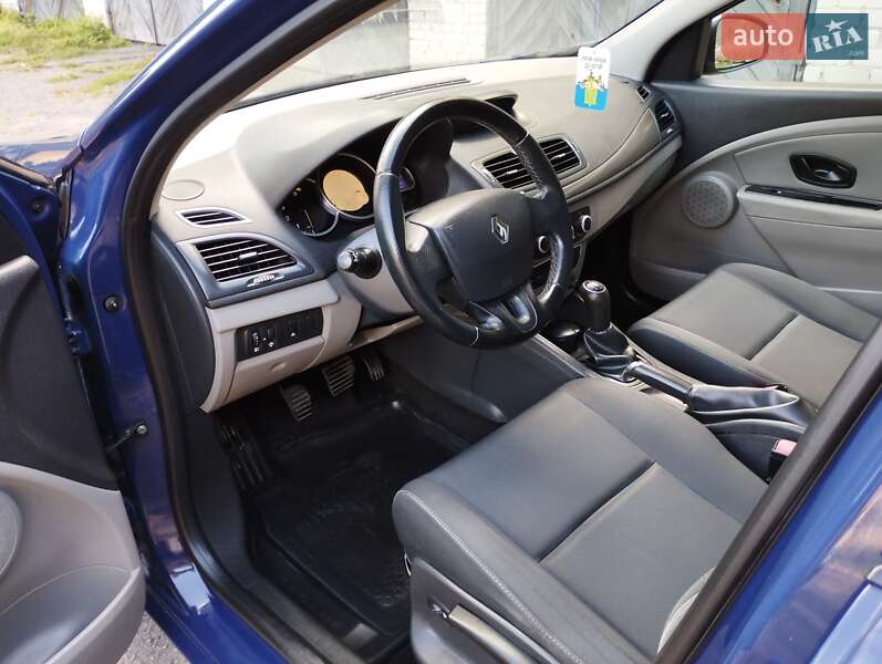 Универсал Renault Megane 2010 в Остроге