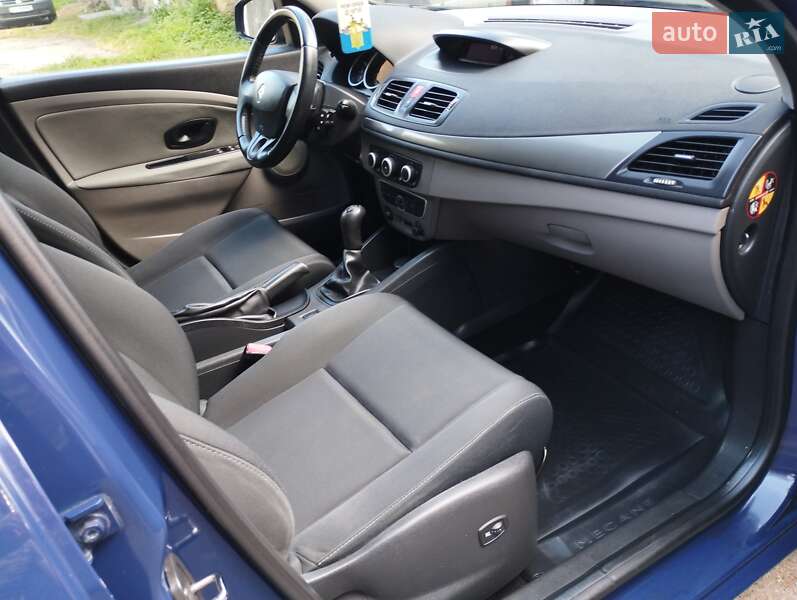 Универсал Renault Megane 2010 в Остроге