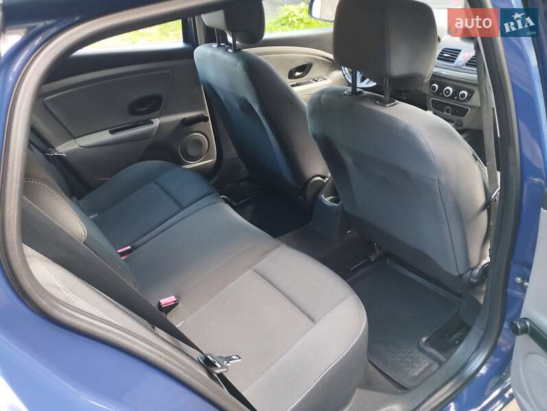 Универсал Renault Megane 2010 в Остроге