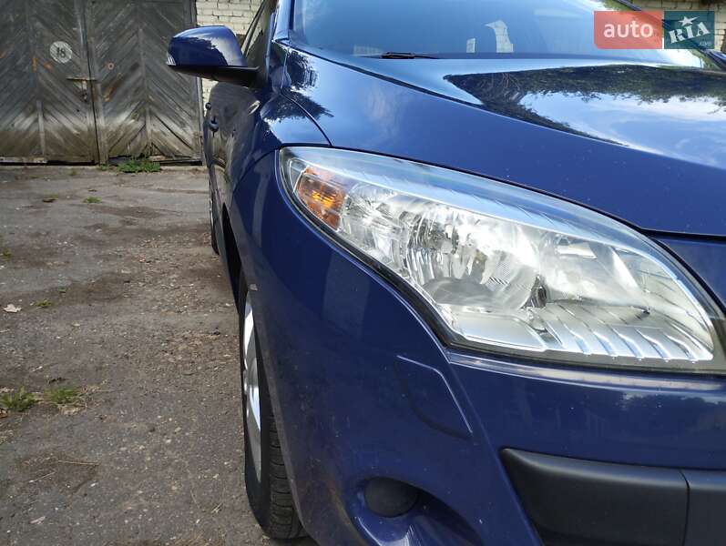 Универсал Renault Megane 2010 в Остроге