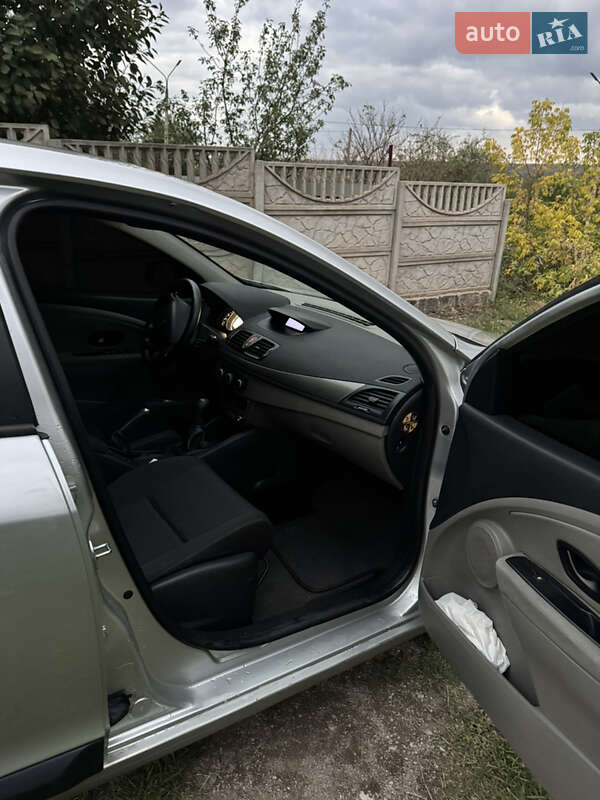 Универсал Renault Megane 2012 в Кривом Роге фото 8 Универсал Renault Megane 2012 в Кривом Роге