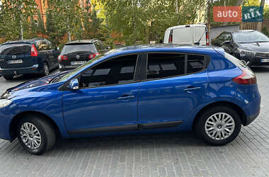 Хетчбек Renault Megane 2010 в 