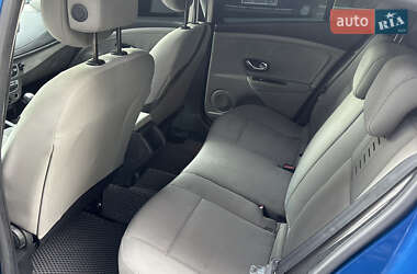 Хетчбек Renault Megane 2010 в 