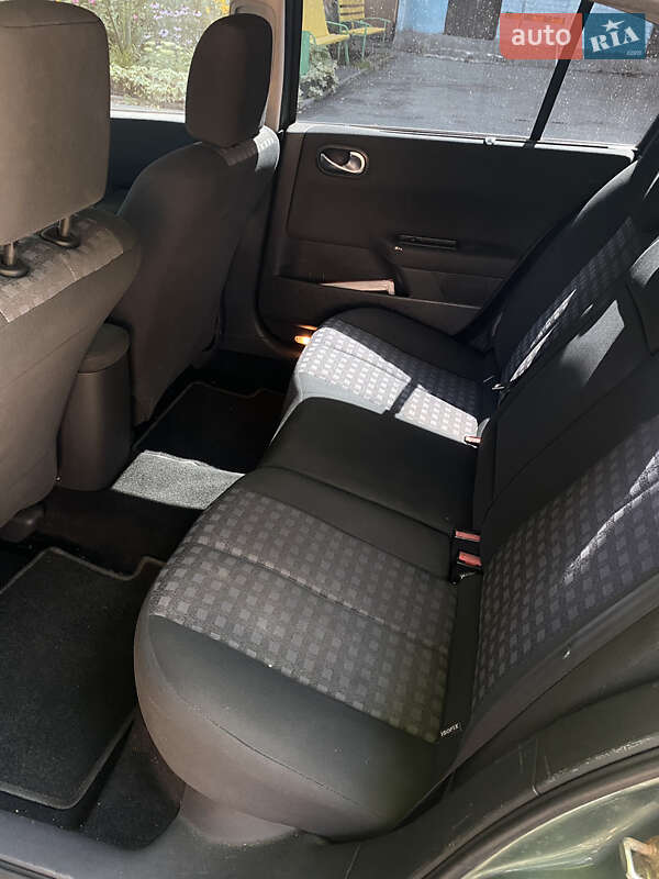 Седан Renault Megane 2006 в Дергачах