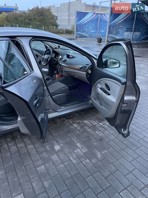 Универсал Renault Megane 2011 в Ахтырке фото 15 Универсал Renault Megane 2011 в Ахтырке