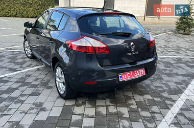 Хэтчбек Renault Megane 2012 в 