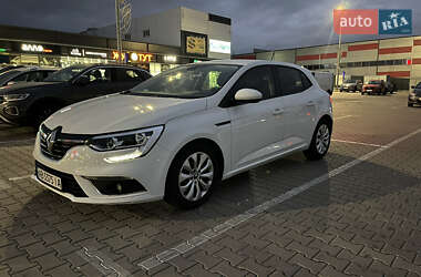 Хэтчбек Renault Megane 2016 в 