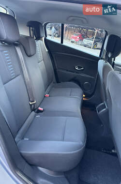 Хетчбек Renault Megane 2010 в 