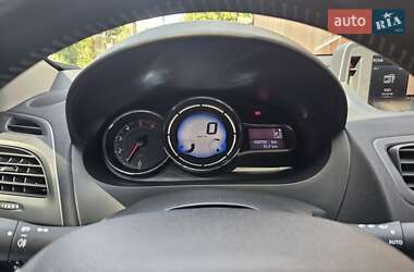 Хэтчбек Renault Megane 2013 в 