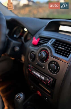 Универсал Renault Megane 2006 в  фото 29 Универсал Renault Megane 2006 в