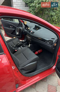 Хэтчбек Renault Megane 2010 в 