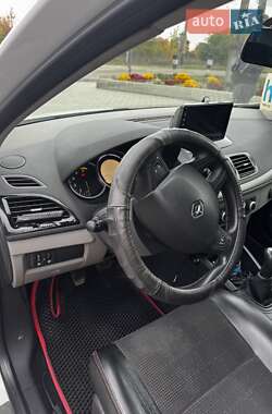 Хетчбек Renault Megane 2010 в  фото 12 Хетчбек Renault Megane 2010 в