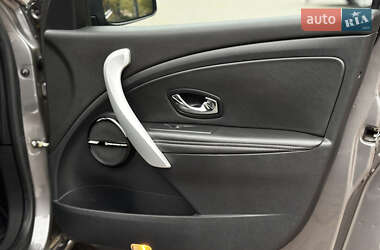 Універсал Renault Megane 2011 в  фото 30 Універсал Renault Megane 2011 в