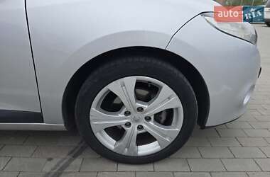 Хетчбек Renault Megane 2010 в 