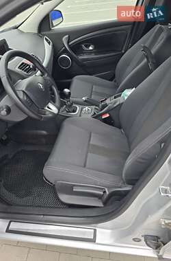 Хетчбек Renault Megane 2010 в 