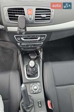 Хетчбек Renault Megane 2010 в 