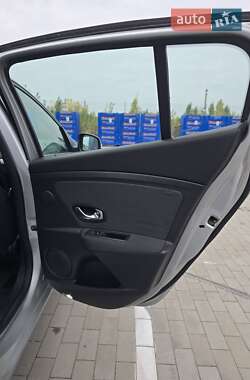 Хетчбек Renault Megane 2010 в 