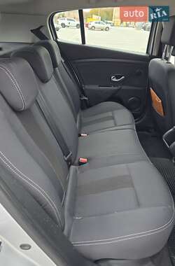 Хетчбек Renault Megane 2010 в 