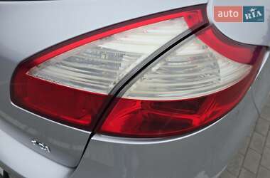 Хетчбек Renault Megane 2010 в 