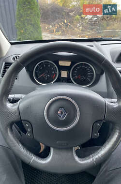 Универсал Renault Megane 2005 в  фото 17 Универсал Renault Megane 2005 в
