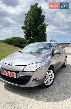 Хэтчбек Renault Megane 2010 в 