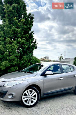 Хэтчбек Renault Megane 2010 в 