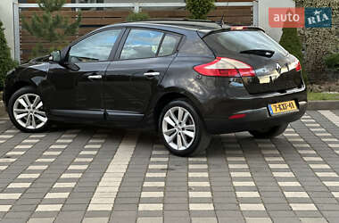 Хэтчбек Renault Megane 2011 в 