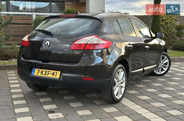 Хэтчбек Renault Megane 2011 в 