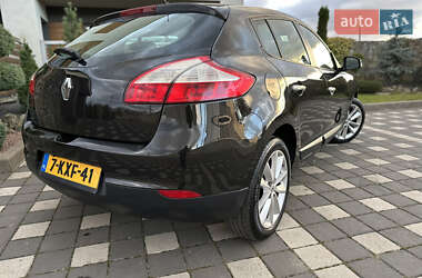 Хэтчбек Renault Megane 2011 в 