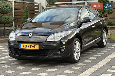 Хэтчбек Renault Megane 2011 в 