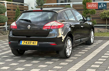Хэтчбек Renault Megane 2011 в 