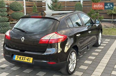 Хэтчбек Renault Megane 2011 в 
