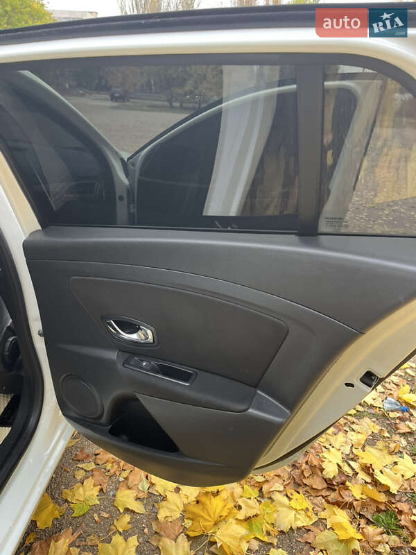 Универсал Renault Megane 2014 в Первомайске фото 22 Универсал Renault Megane 2014 в Первомайске