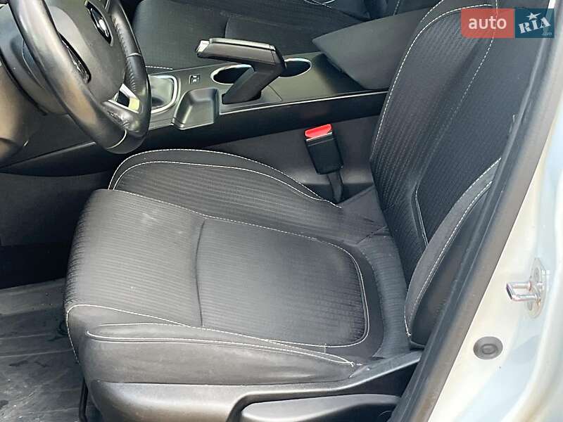 Универсал Renault Megane 2018 в Киеве фото 31 Универсал Renault Megane 2018 в Киеве