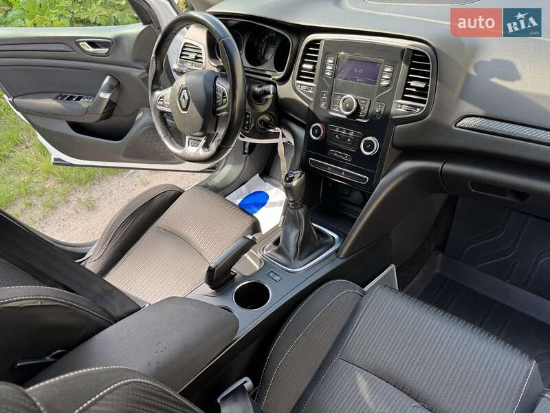 Хэтчбек Renault Megane 2017 в Калуше фото 19 Хэтчбек Renault Megane 2017 в Калуше