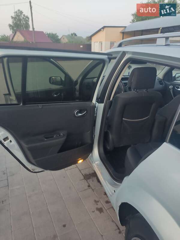 Универсал Renault Megane 2004 в Остроге фото 16 Универсал Renault Megane 2004 в Остроге
