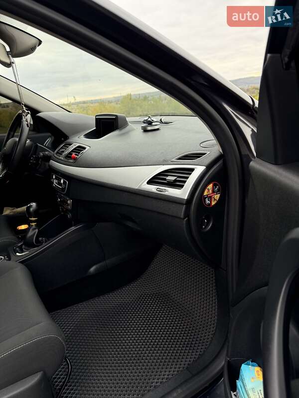 Универсал Renault Megane 2013 в Червонознаменке фото 30 Универсал Renault Megane 2013 в Червонознаменке