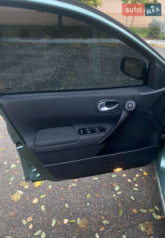 Седан Renault Megane 2006 в Дергачах