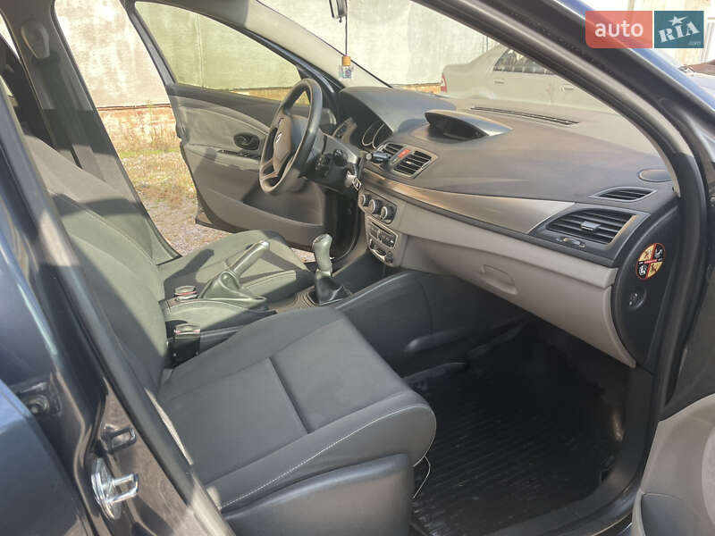 Хэтчбек Renault Megane 2011 в Кропивницком фото 15 Хэтчбек Renault Megane 2011 в Кропивницком