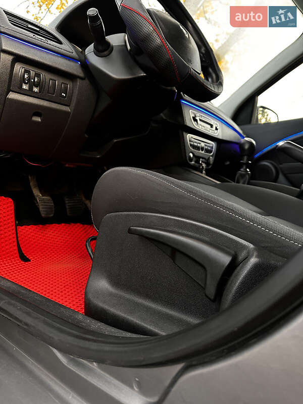 Универсал Renault Megane 2009 в Ровно фото 30 Универсал Renault Megane 2009 в Ровно