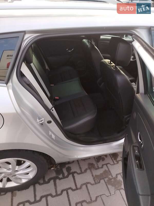 Универсал Renault Megane 2013 в Вишневом